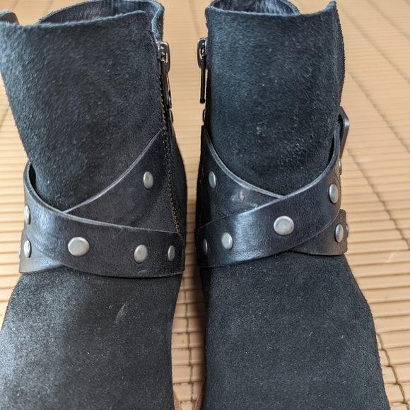 KORK-EASE WOMENS "KENAI" BLACK Leather and suede Side zip ANKLE BOOTS. Criss cro - Picture 9 of 13